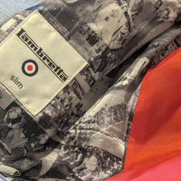 Prom suit? - Picture 3 of 4